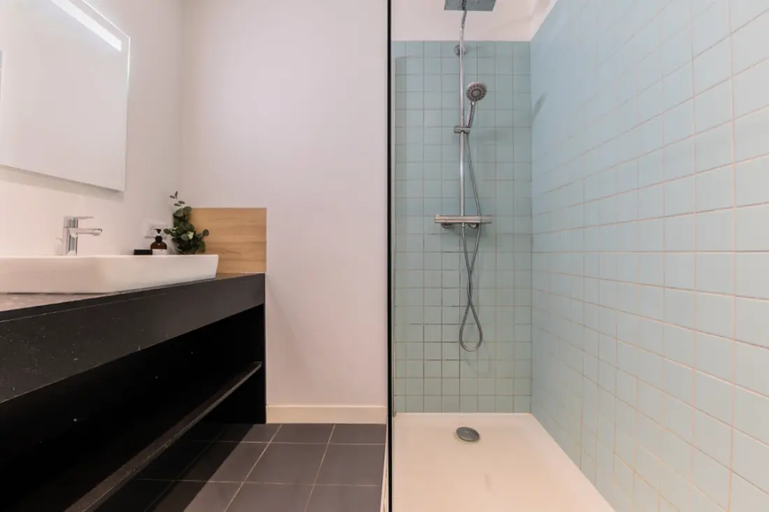 Charmant Et Rayonnant Appartement De 55 M² Situé Dans Le Coeur De Bordeaux