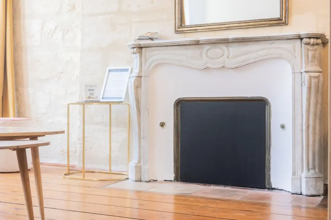 Charmant Et Rayonnant Appartement De 55 M² Situé Dans Le Coeur De Bordeaux