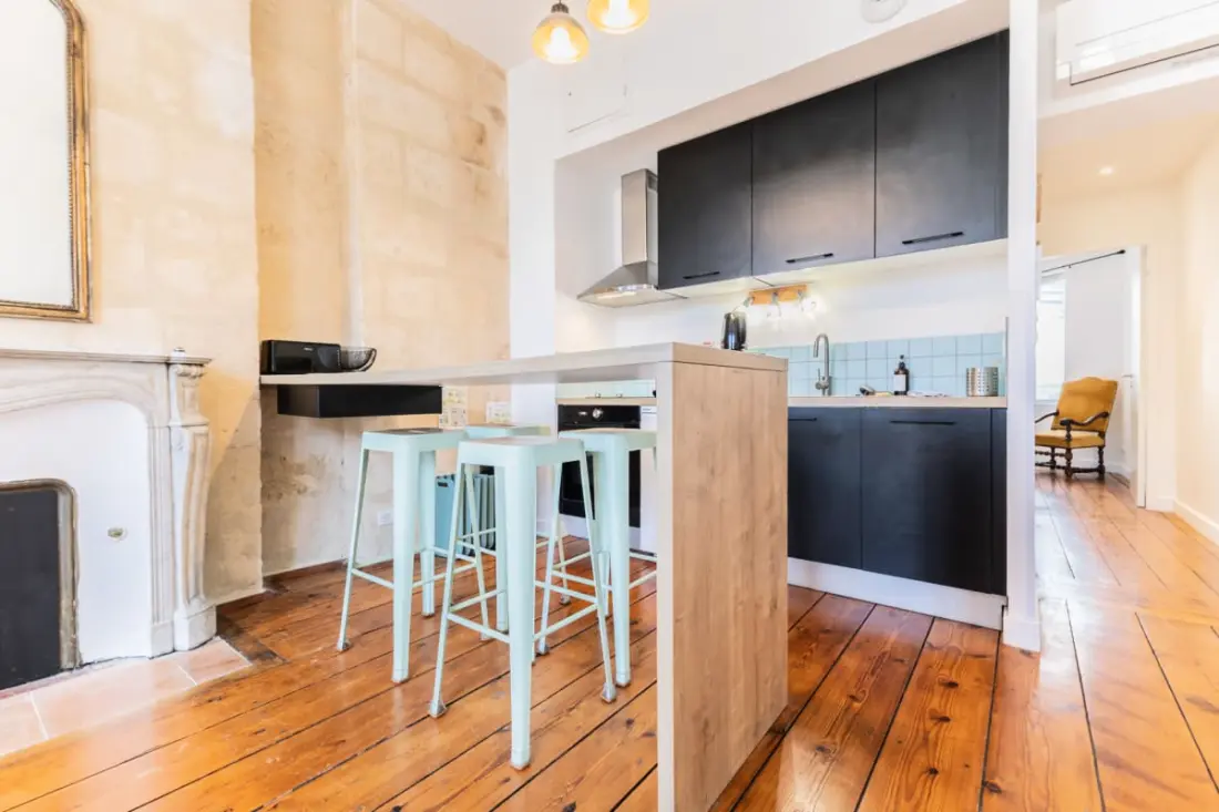 Charmant Et Rayonnant Appartement De 55 M² Situé Dans Le Coeur De Bordeaux