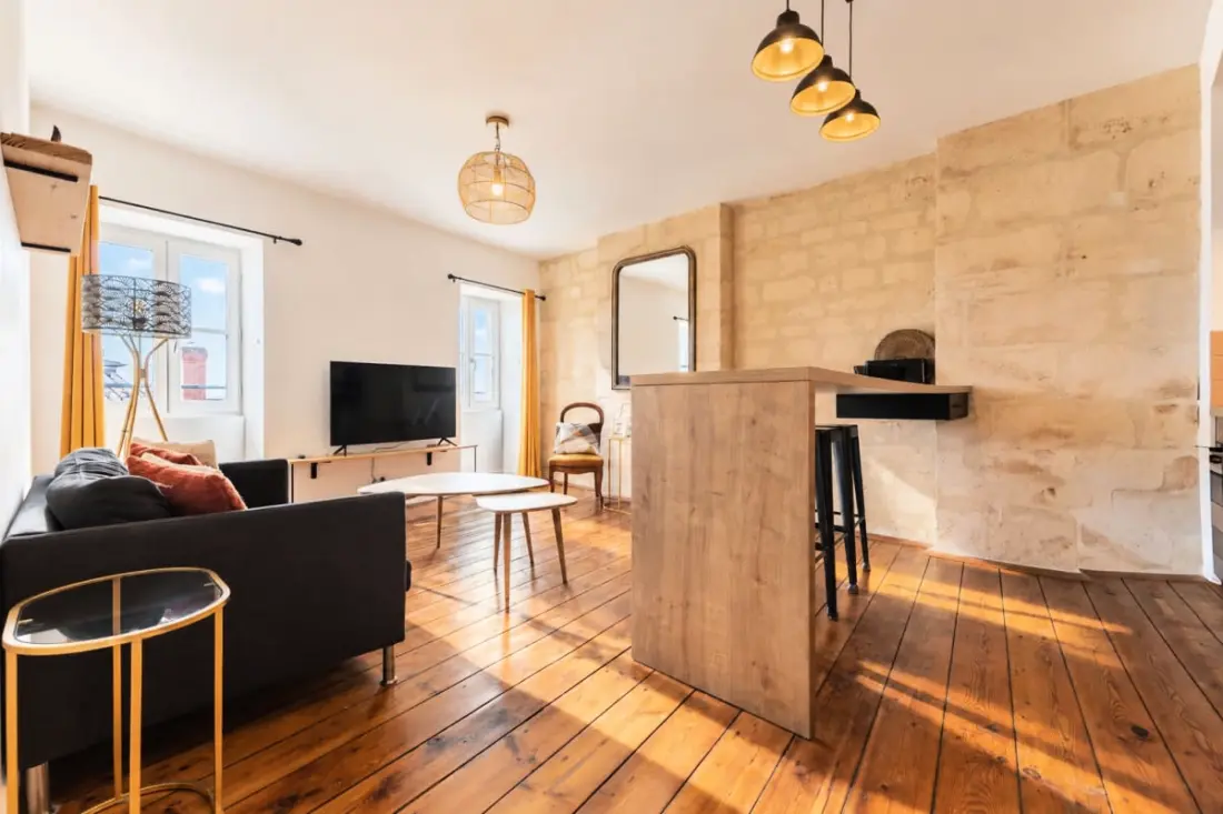 Charmant Et Rayonnant Appartement De 55 M² Situé Dans Le Coeur De Bordeaux