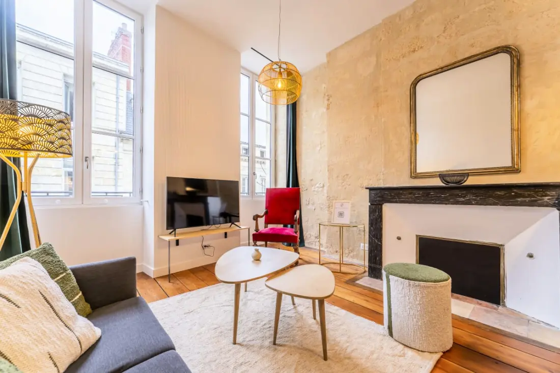 Charmant Et Rayonnant Appartement De 55 M² Situé Dans Le Coeur De Bordeaux