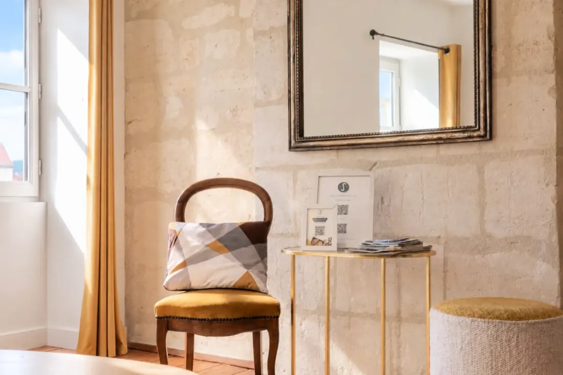 Charmant Et Rayonnant Appartement De 55 M² Situé Dans Le Coeur De Bordeaux