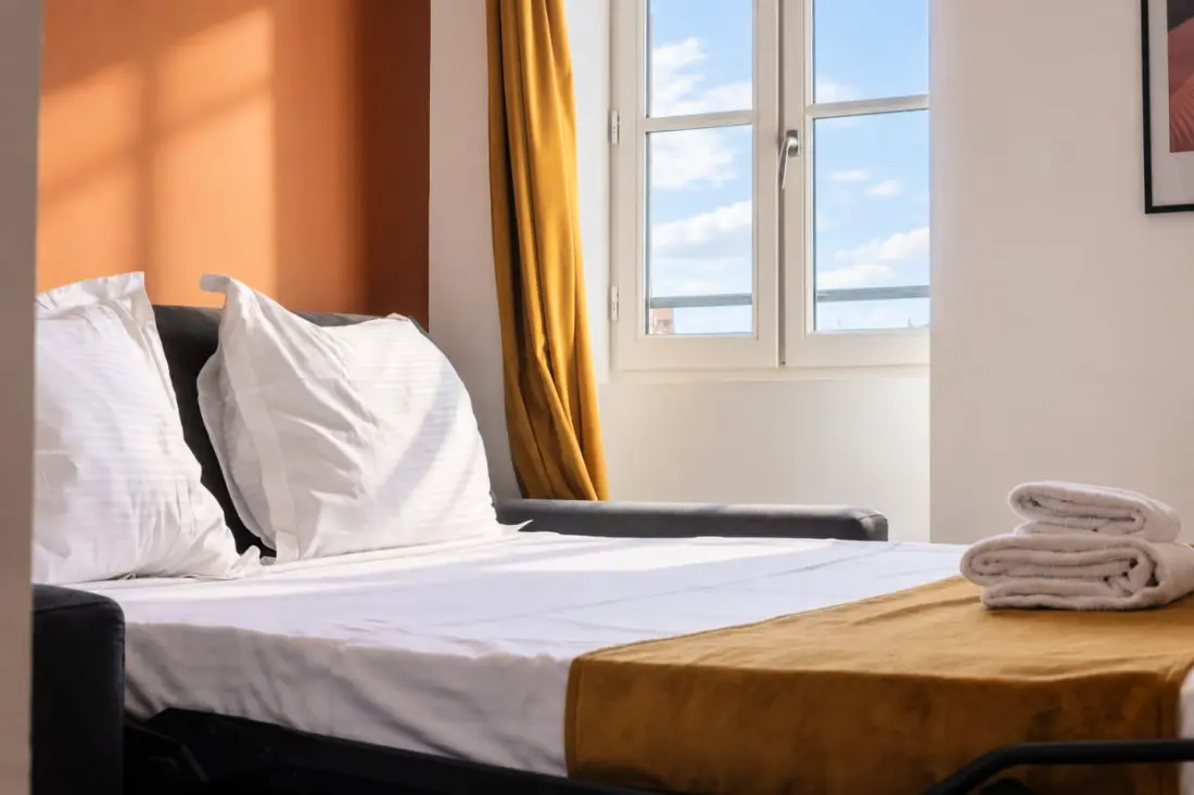 Charmant Et Rayonnant Appartement De 55 M² Situé Dans Le Coeur De Bordeaux