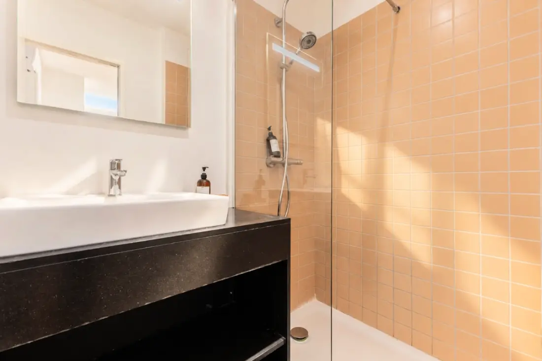 Charmant Et Rayonnant Appartement De 55 M² Situé Dans Le Coeur De Bordeaux