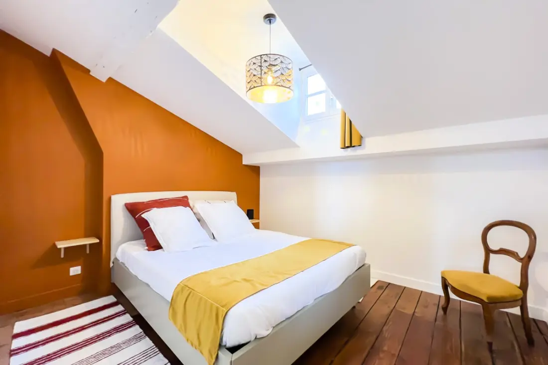 Charmant Et Rayonnant Appartement De 55 M² Situé Dans Le Coeur De Bordeaux