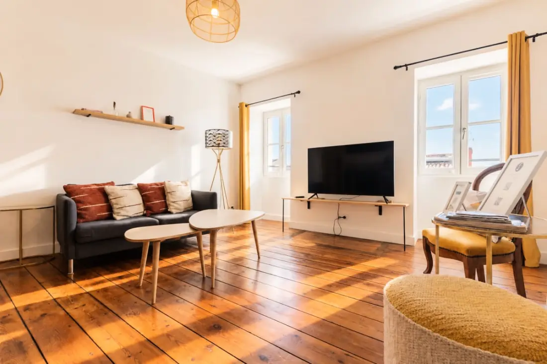 Charmant Et Rayonnant Appartement De 55 M² Situé Dans Le Coeur De Bordeaux