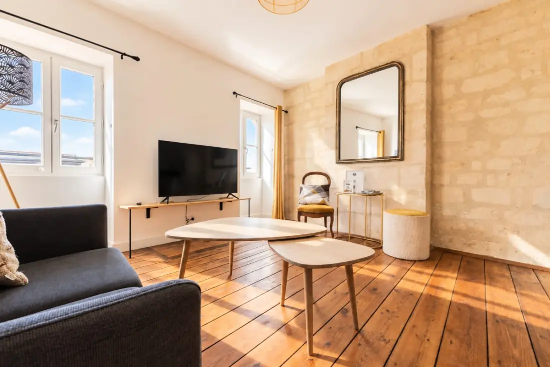 Charmant Et Rayonnant Appartement De 55 M² Situé Dans Le Coeur De Bordeaux