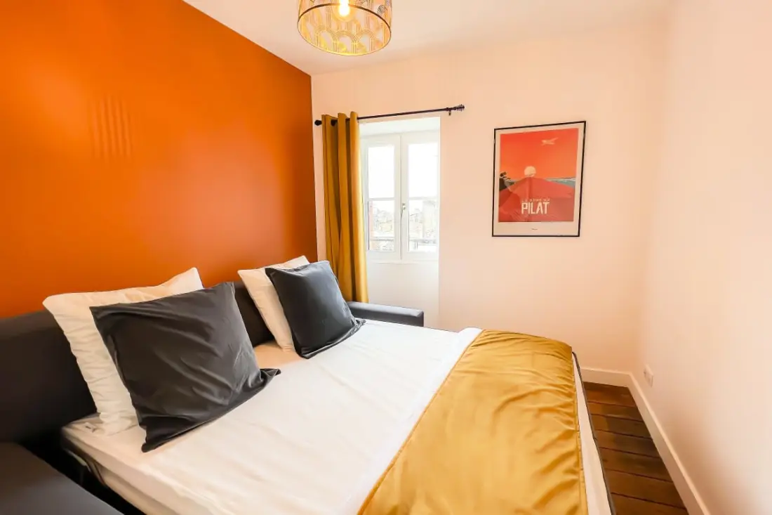 Charmant Et Rayonnant Appartement De 55 M² Situé Dans Le Coeur De Bordeaux
