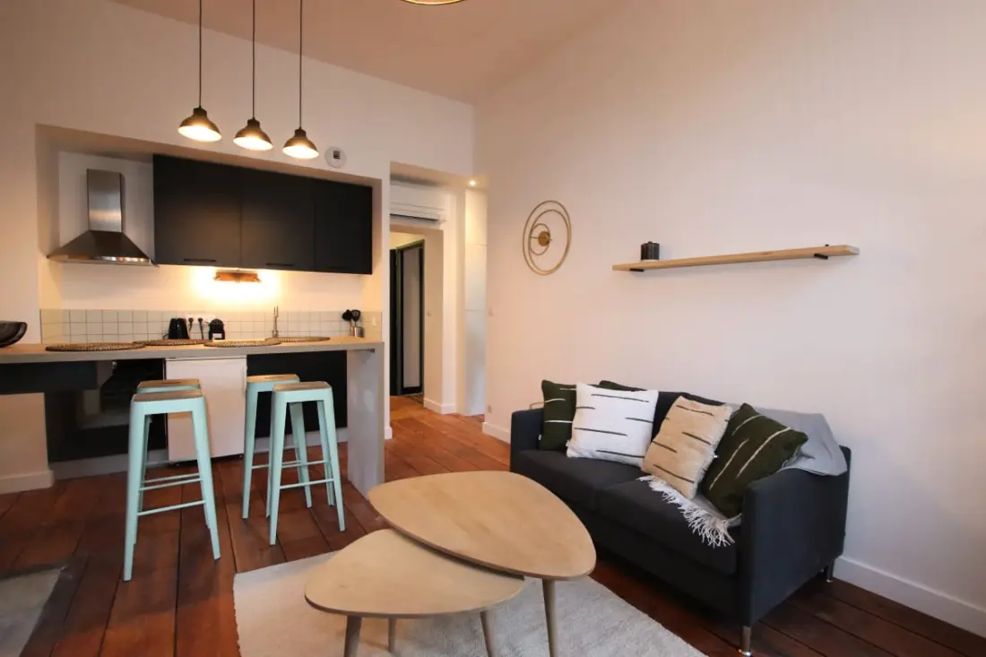 Charmant Et Rayonnant Appartement De 55 M² Situé Dans Le Coeur De Bordeaux