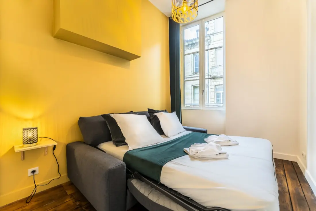 Charmant Et Rayonnant Appartement De 55 M² Situé Dans Le Coeur De Bordeaux