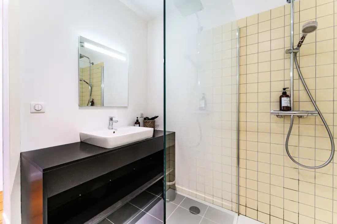 Charmant Et Rayonnant Appartement De 55 M² Situé Dans Le Coeur De Bordeaux
