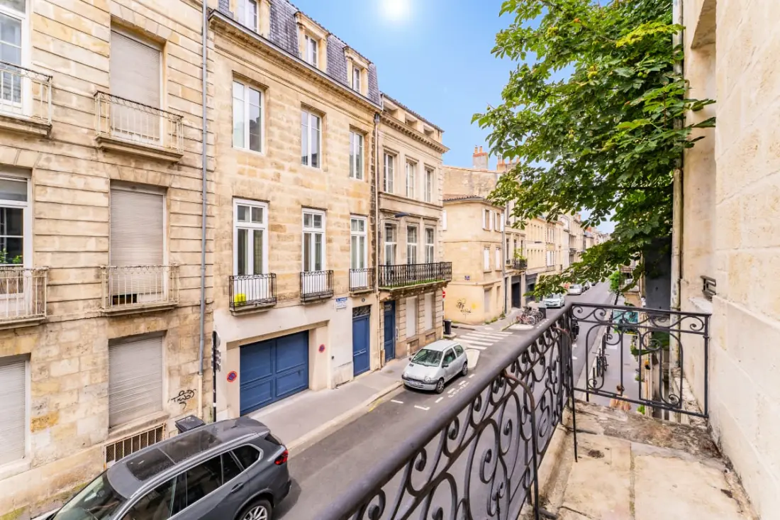 Charmant Et Rayonnant Appartement De 55 M² Situé Dans Le Coeur De Bordeaux