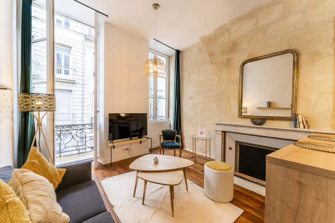 Charmant Et Rayonnant Appartement De 55 M² Situé Dans Le Coeur De Bordeaux