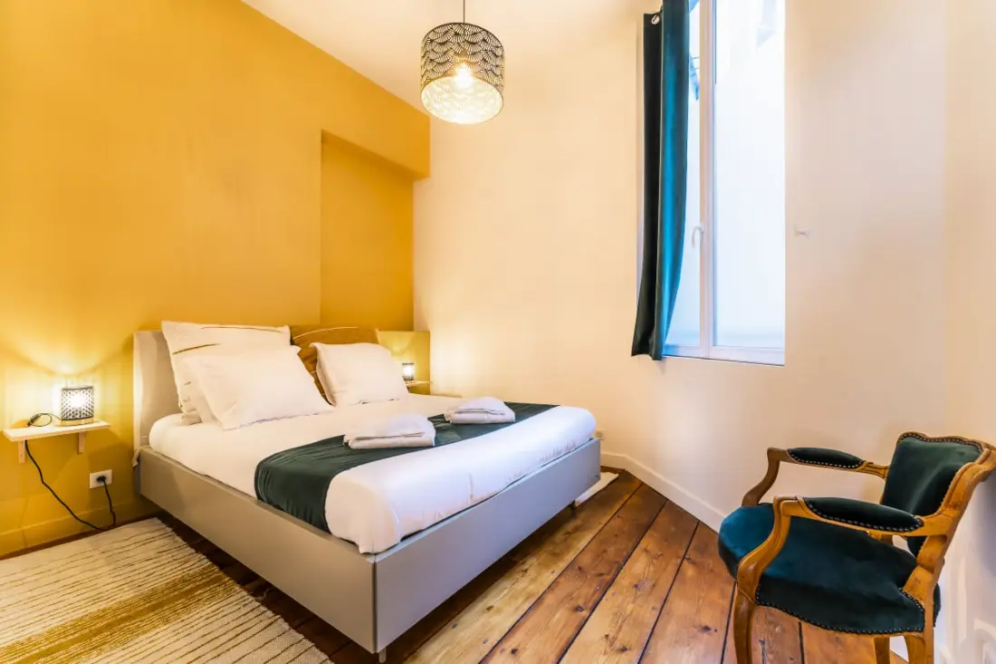 Charmant Et Rayonnant Appartement De 55 M² Situé Dans Le Coeur De Bordeaux