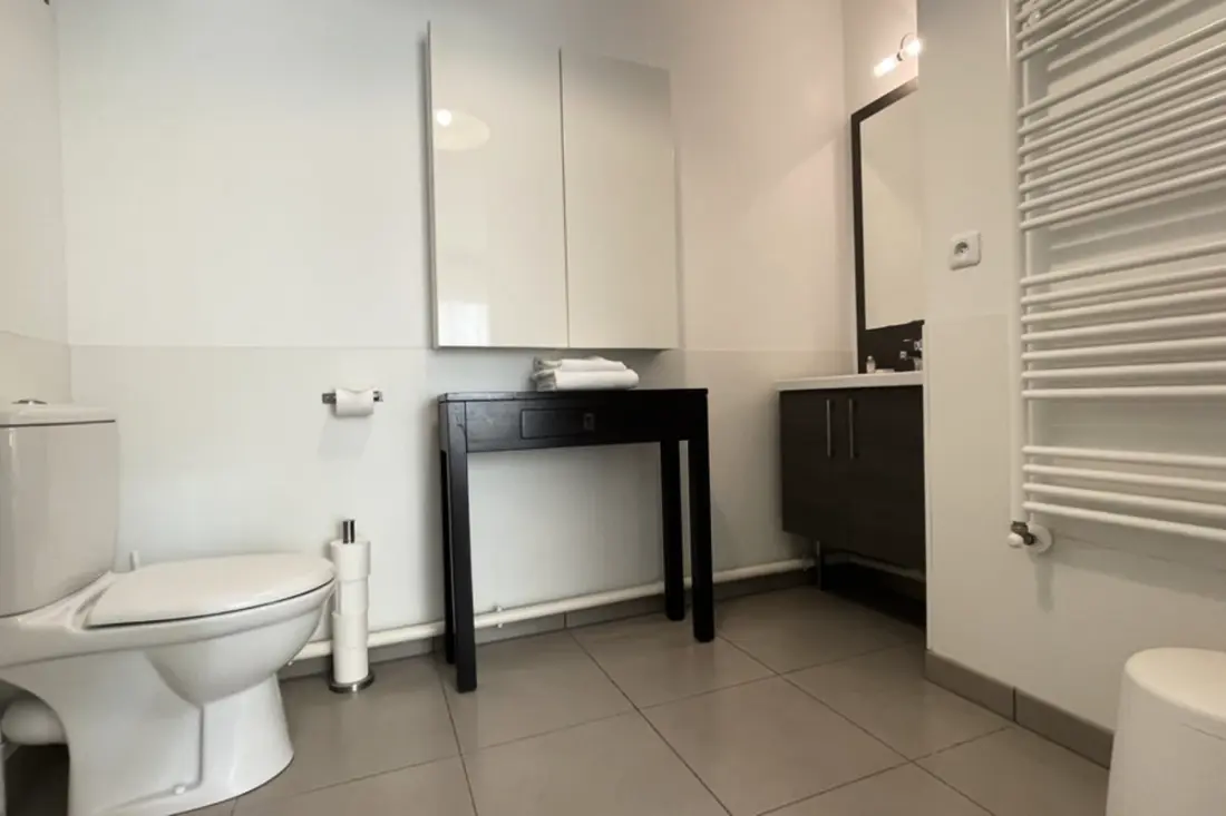 Spacieux Appartement Remarquablement Lumineux Avec Parking à La Cité Du Vin