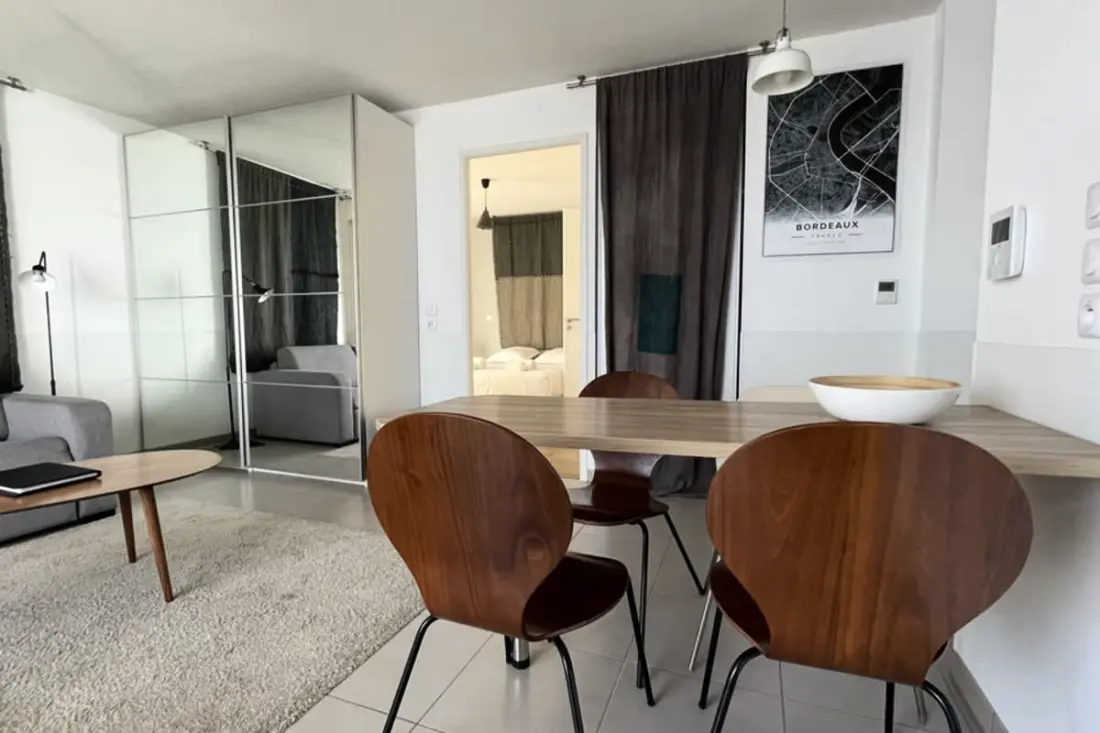 Spacieux Appartement Remarquablement Lumineux Avec Parking à La Cité Du Vin
