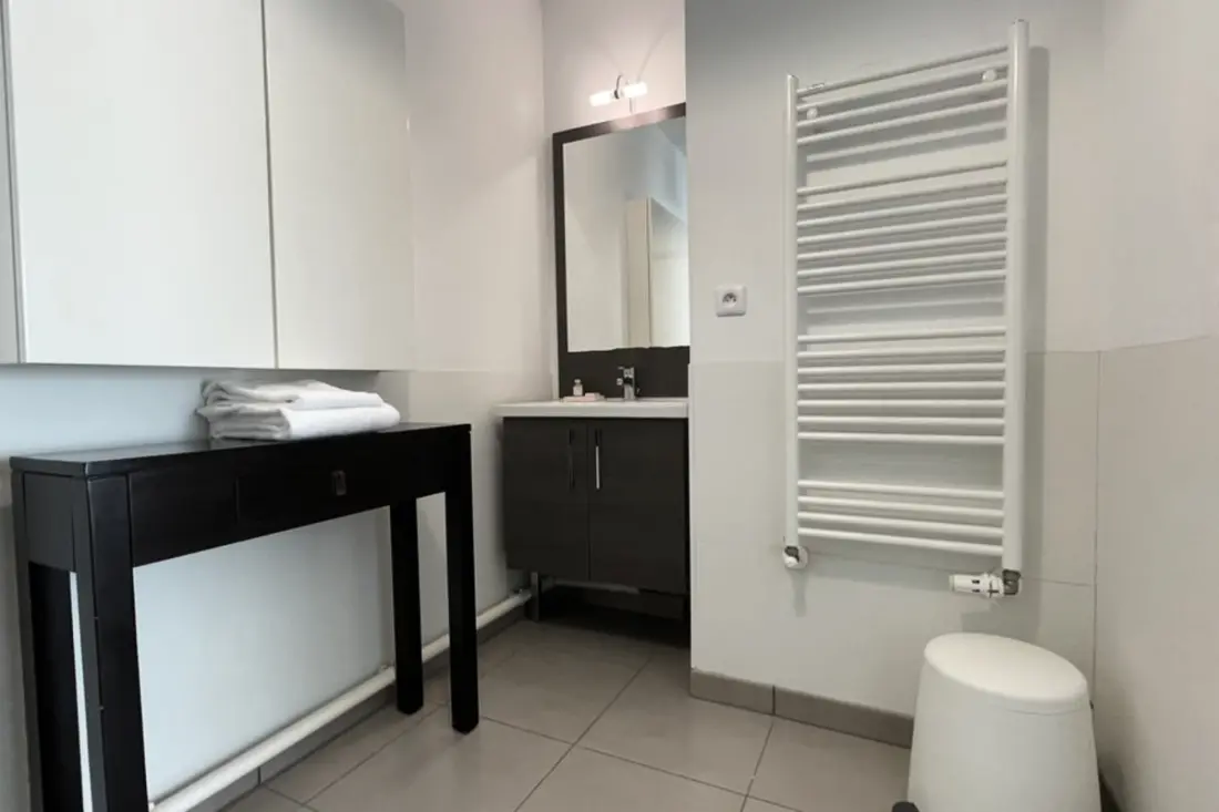 Spacieux Appartement Remarquablement Lumineux Avec Parking à La Cité Du Vin