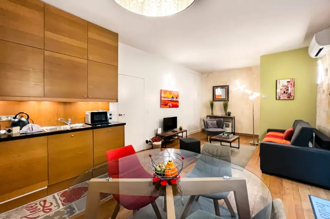 Superbe Appartement à La Belle Pierre Pour 4 Dans La Rue Des Antiquaires