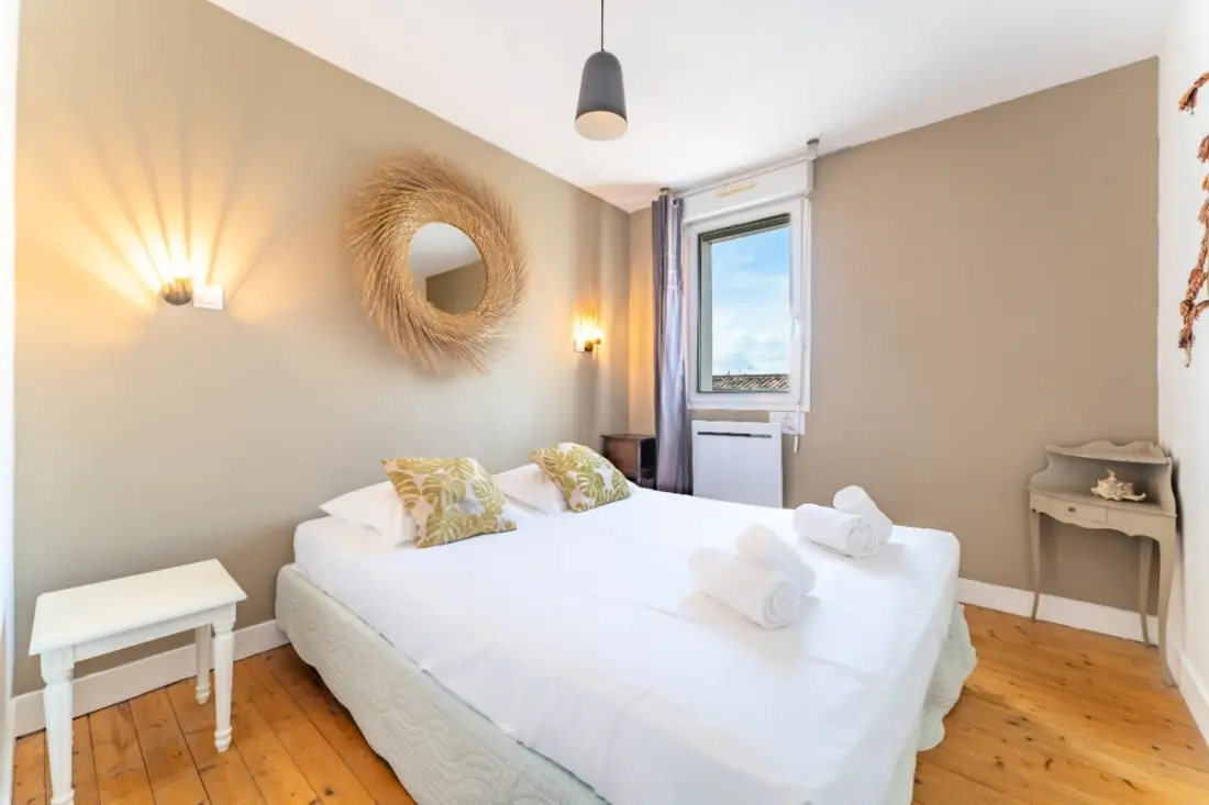 Superbe Appartement Joliment Décoré Pour 4 P Sur Les Quais De Bordeaux