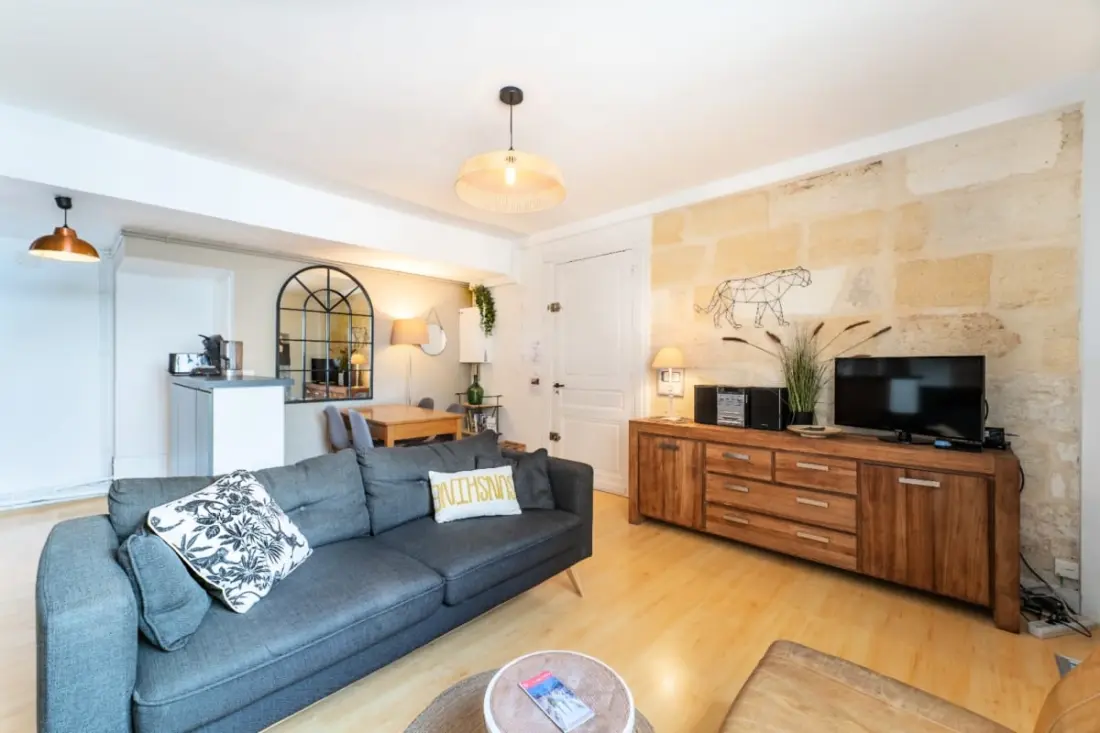 Superbe Appartement Joliment Décoré Pour 4 P Sur Les Quais De Bordeaux