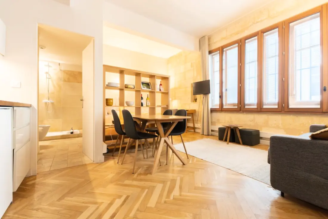 Superbe Appartement Typiquement Bordelais En Hypercentre Pour 2 étoiles★★4 Personnes2 étoiles★★