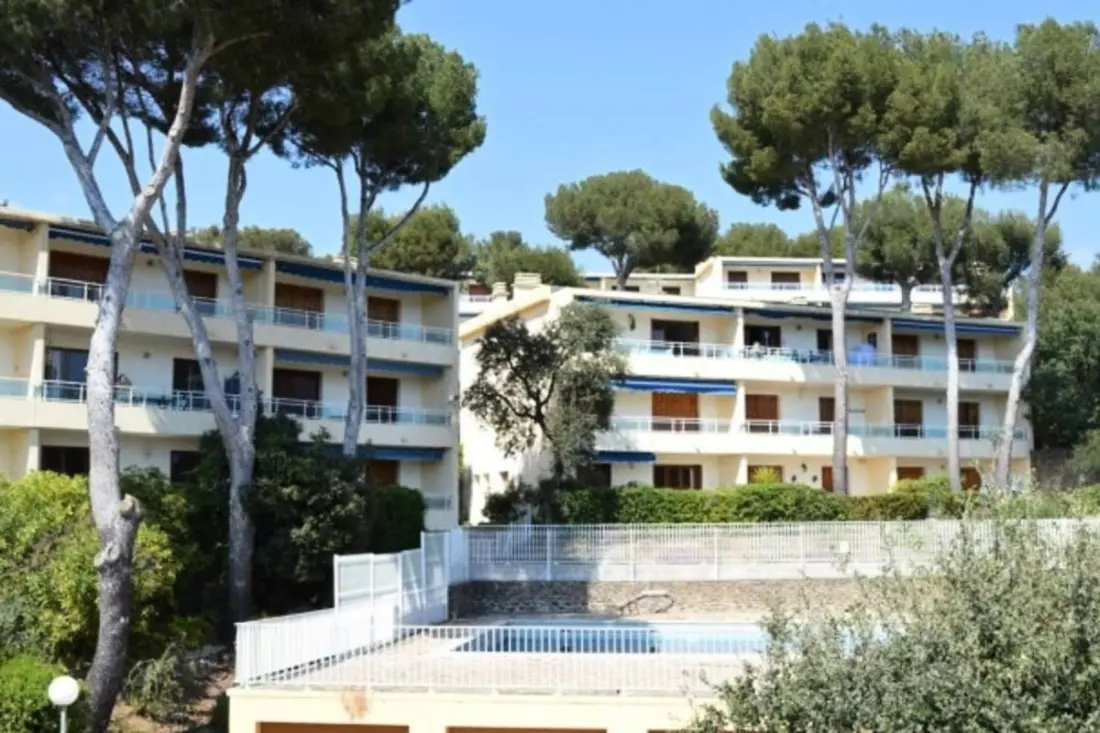 Résidence T3 Récent Dans Résidence Avec Piscine à La Favière