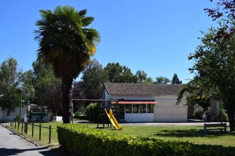 Village Vacances Camping Du Lac 2 étoiles★★