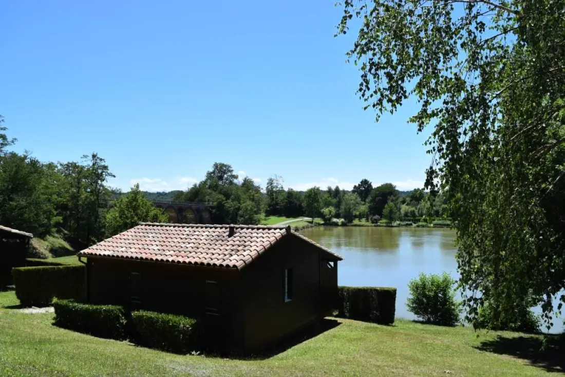Village Vacances Camping Du Lac 2 étoiles★★