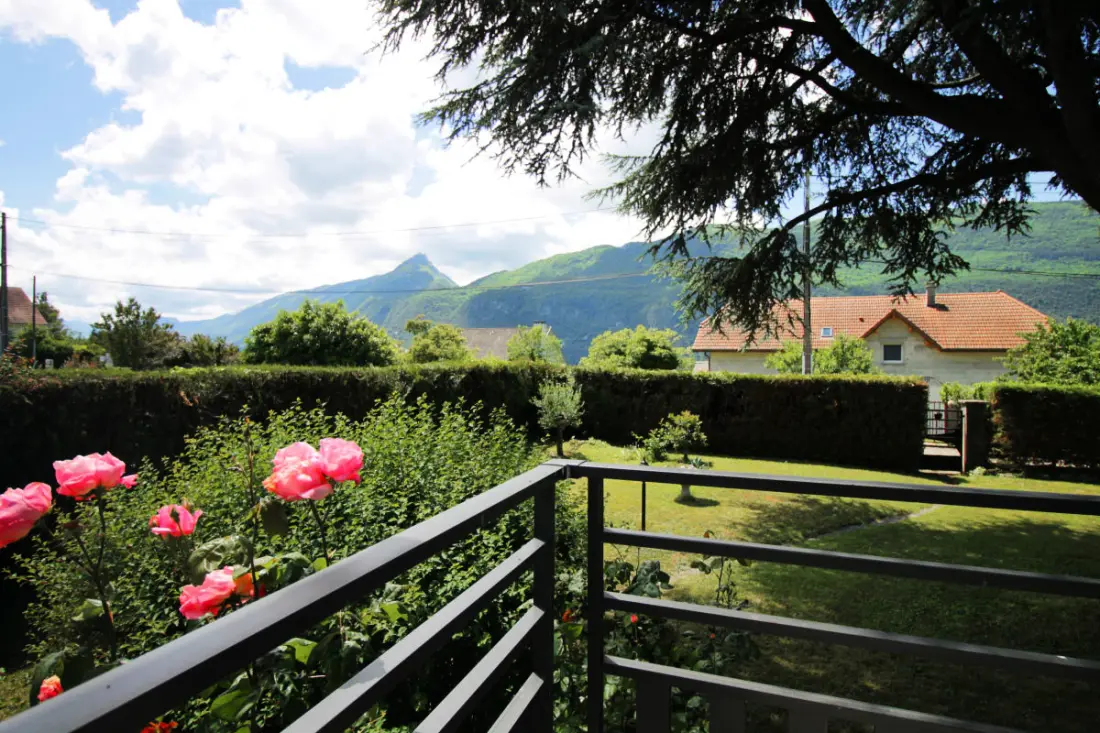 Maison De Charme Avec Superbes Vues