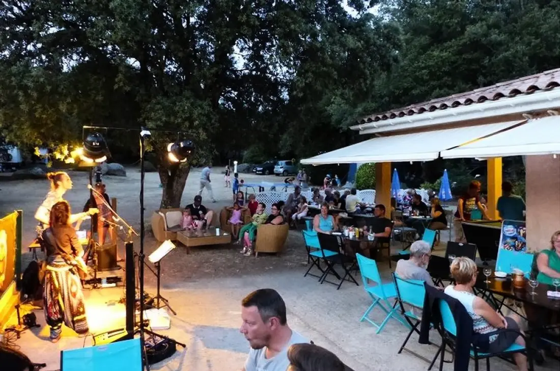 Flower Camping Le Martinet Rouge 3 étoiles★★★