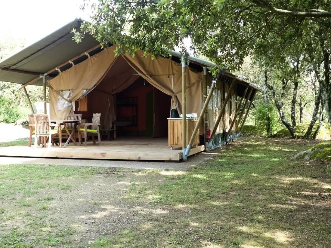Flower Camping Le Martinet Rouge 3 étoiles★★★