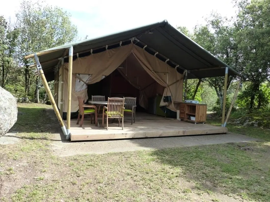Flower Camping Le Martinet Rouge 3 étoiles★★★