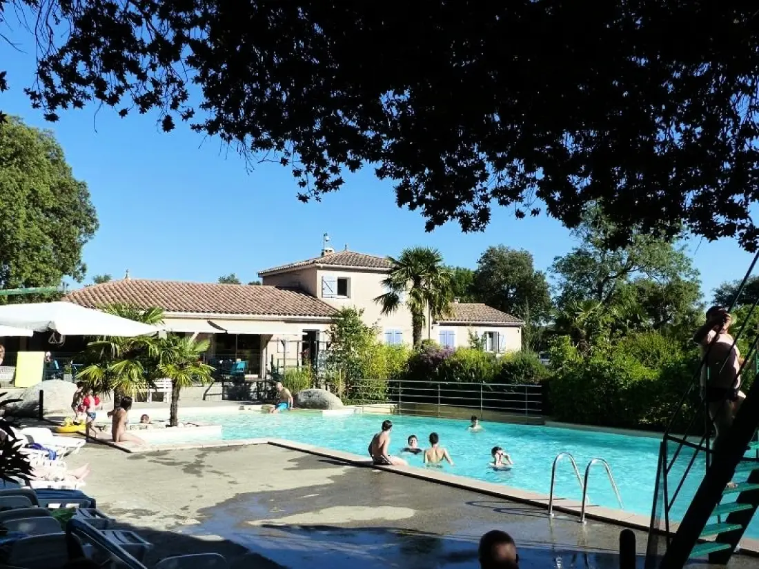 Flower Camping Le Martinet Rouge 3 étoiles★★★