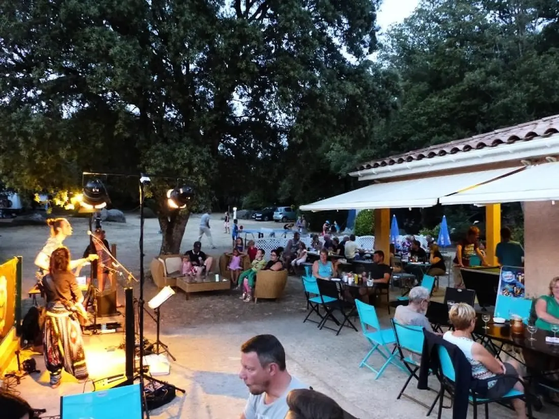 Flower Camping Le Martinet Rouge 3 étoiles★★★