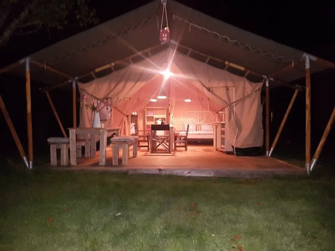 Flower Camping Le Martinet Rouge 3 étoiles★★★