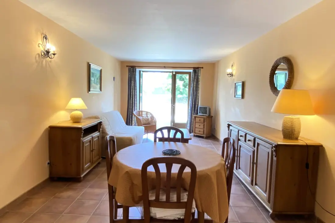 04b2 : Beau Studio Dans Un Mas Provençal - Piscine