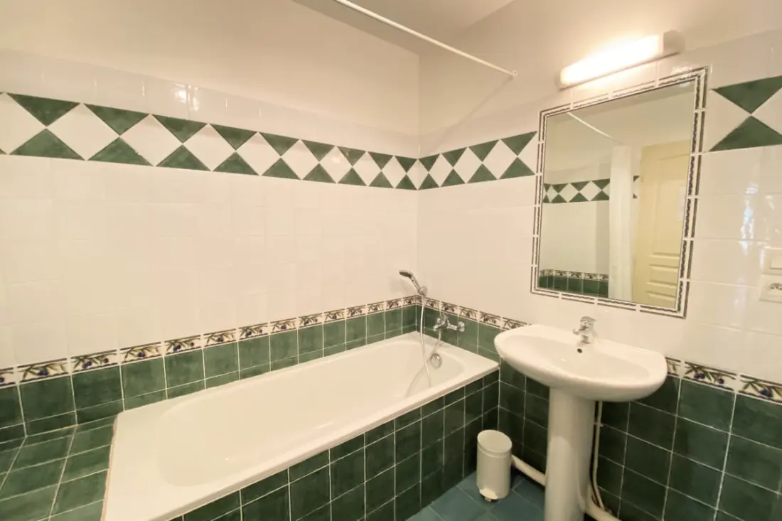 04b2 : Beau Studio Dans Un Mas Provençal - Piscine
