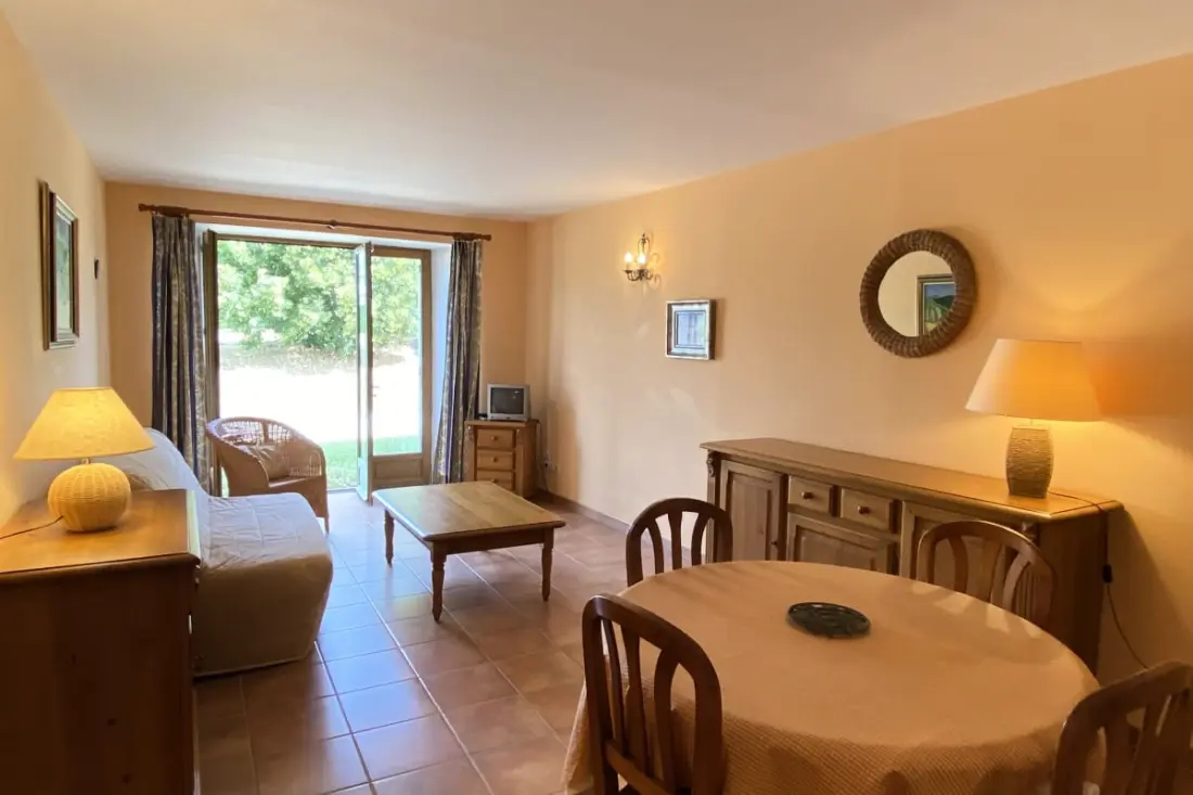04b2 : Beau Studio Dans Un Mas Provençal - Piscine