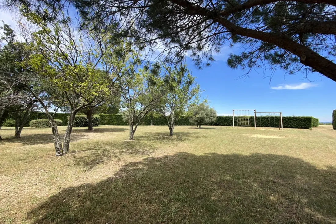 04b2 : Beau Studio Dans Un Mas Provençal - Piscine