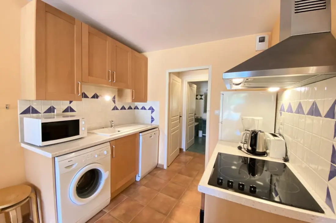 04b2 : Beau Studio Dans Un Mas Provençal - Piscine