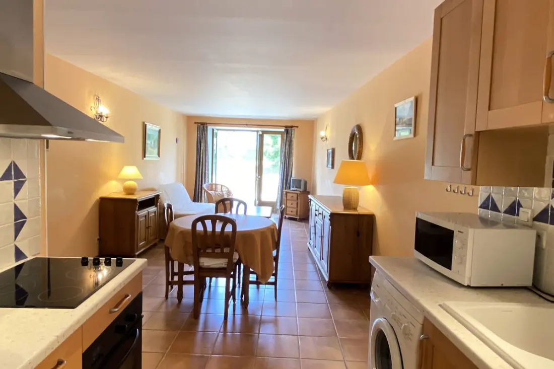 04b2 : Beau Studio Dans Un Mas Provençal - Piscine