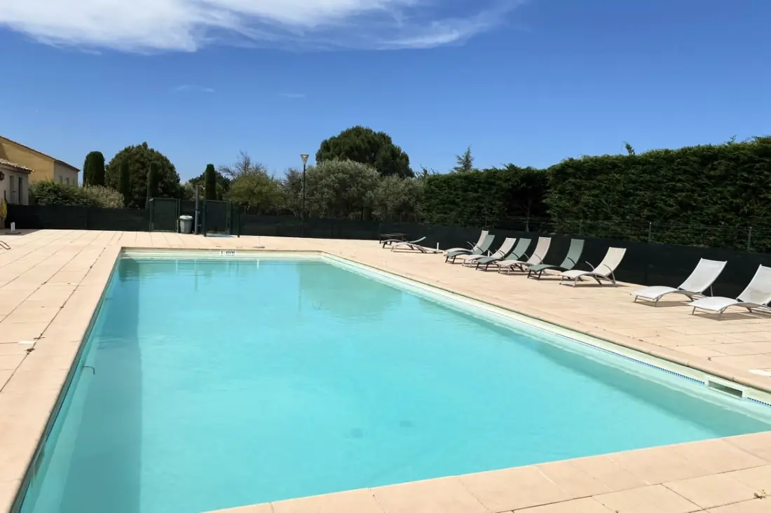 04b3: Beau T3 Au Coeur Des Lavandes - Piscine