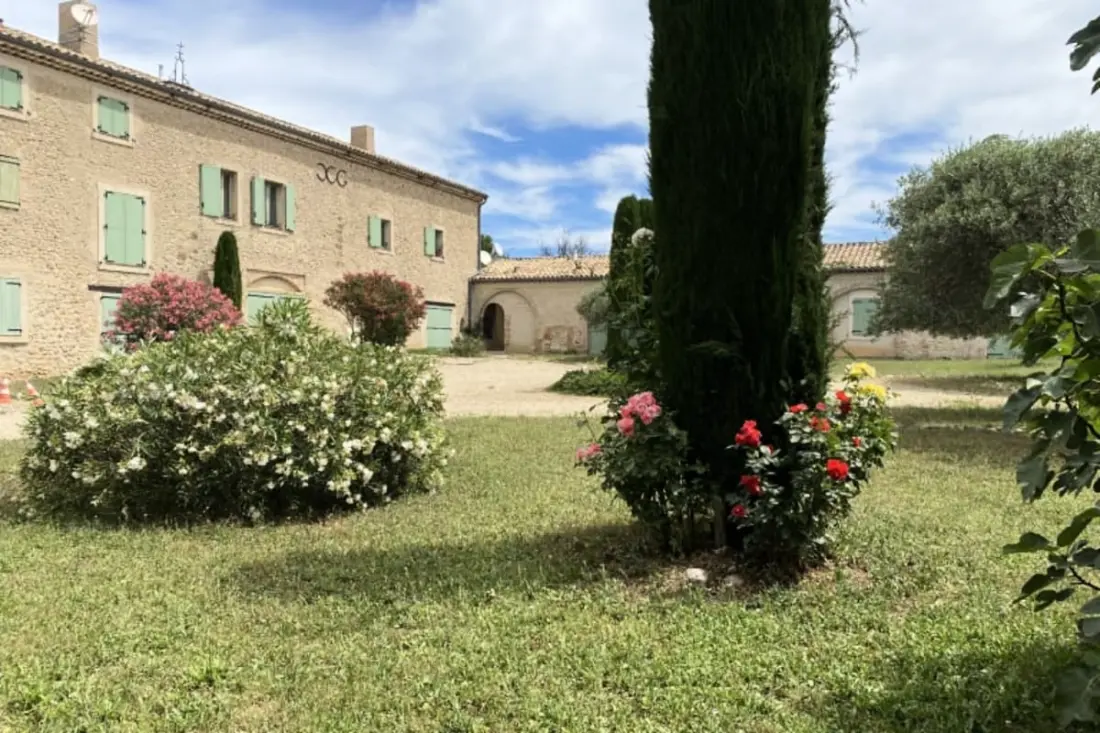 04b4 : Beau Studio Dans Un Mas Provençal - Piscine