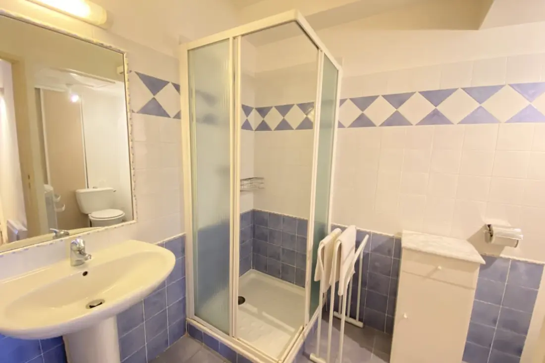 04b4 : Beau Studio Dans Un Mas Provençal - Piscine