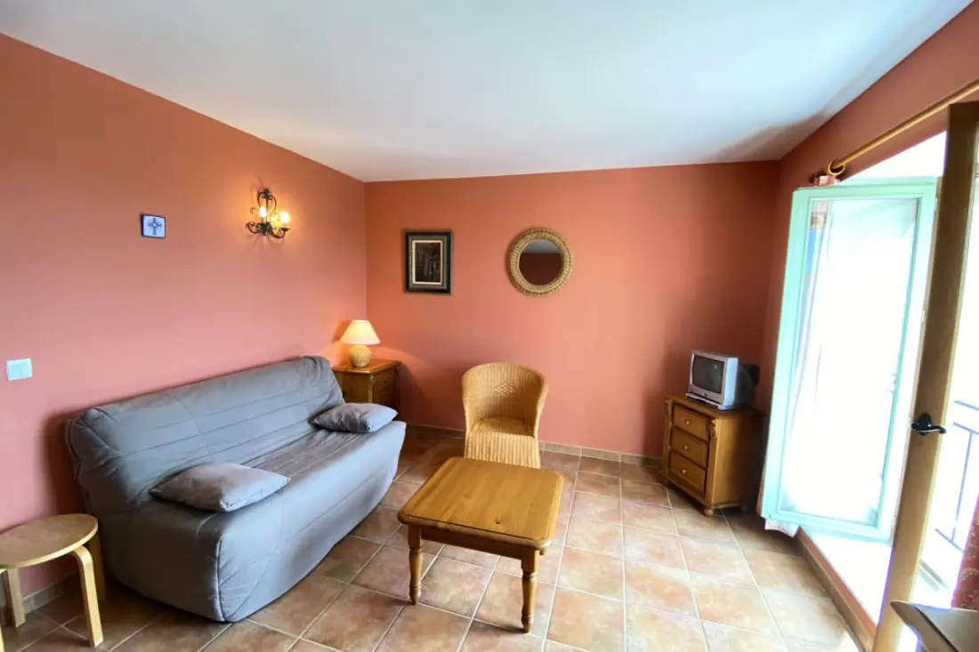 04b4 : Beau Studio Dans Un Mas Provençal - Piscine