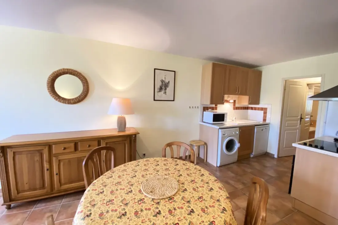 04b5 : Beau Studio Dans Un Mas Provençal - Piscine