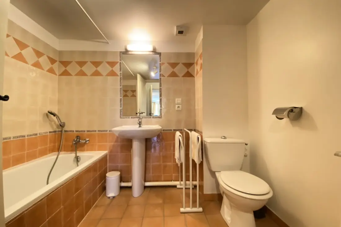 04b5 : Beau Studio Dans Un Mas Provençal - Piscine