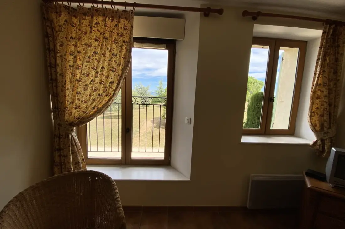 04b5 : Beau Studio Dans Un Mas Provençal - Piscine