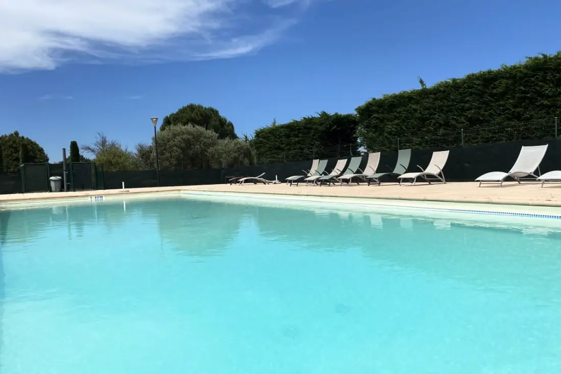 04b6 : Beau Studio Dans Un Mas Provençal - Piscine