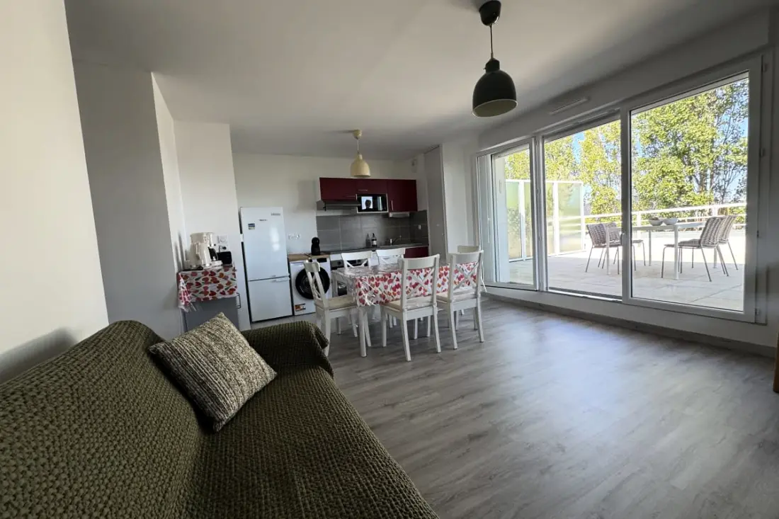 Appartement 2 Chambres Avec Balcon, Proche Mer